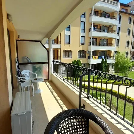 2 Royal Sun E24 With Poolview And Big Balcony Lägenhet Slăntjev Brjag