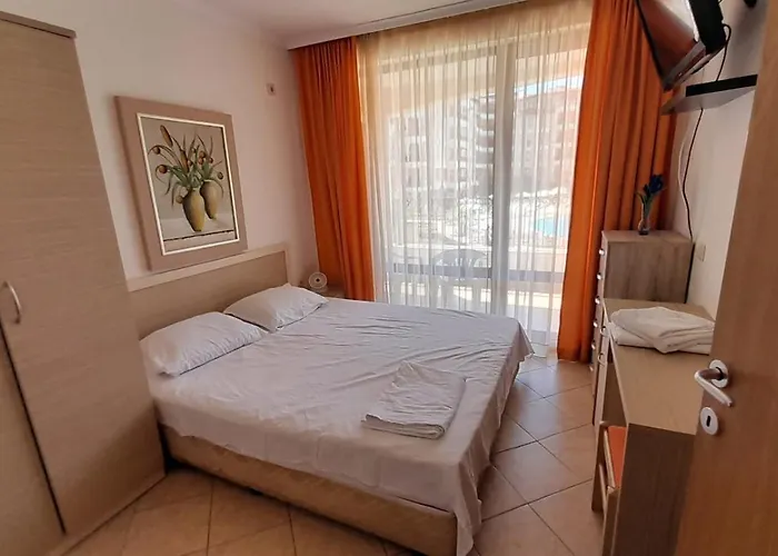 2 Royal Sun E24 With Poolview And Big Balcony * サニービーチ