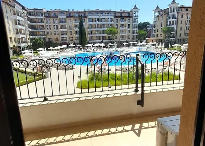 アパート 2 Royal Sun E24 With Poolview And Big Balcony サニービーチ