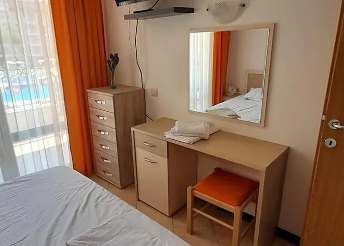 2 Royal Sun E24 With Poolview And Big Balcony * サニービーチ